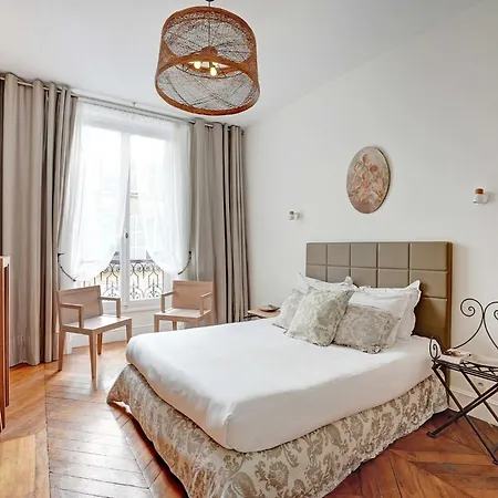 Superbe Haussmannien 4br 10p Parc Monceau Parigi