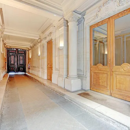 Superbe Haussmannien 4br 10p Parc Monceau Parigi
